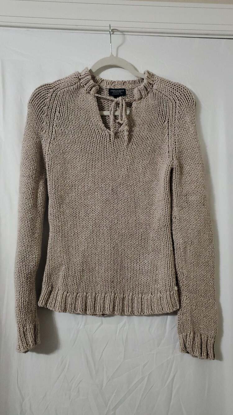 American Eagle Chunky Knit V-Neck Tie Front Sweater, Size M
